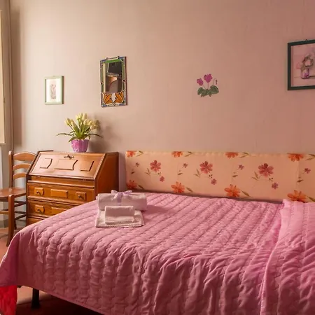 Antica Casa Dei Rassicurati Oda ve Kahvaltı Montecarlo
