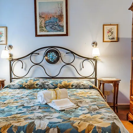 Oda ve Kahvaltı Antica Casa Dei Rassicurati Montecarlo