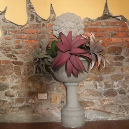 Oda ve Kahvaltı Antica Casa Dei Rassicurati 5*