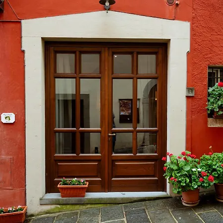 Antica Casa Dei Rassicurati Bed & Breakfast 5*