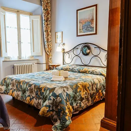 Antica Casa Dei Rassicurati B&B 몬테카를로
