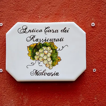 B&B Antica Casa Dei Rassicurati 5*
