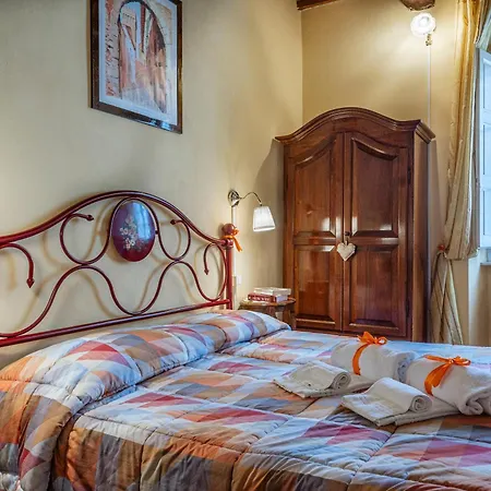 Bed & Breakfast Antica Casa Dei Rassicurati 5*