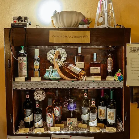 Antica Casa Dei Rassicurati Bed & Breakfast Montecarlo