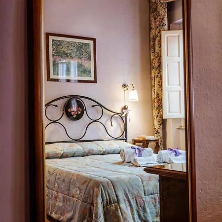 Bed & Breakfast Antica Casa Dei Rassicurati 5*
