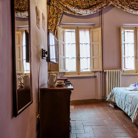 Antica Casa Dei Rassicurati Bed & Breakfast Montecarlo