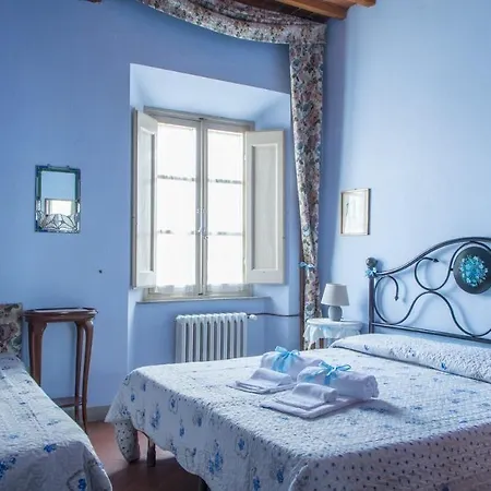 Nocleg ze śniadaniem Antica Casa Dei Rassicurati 4*
